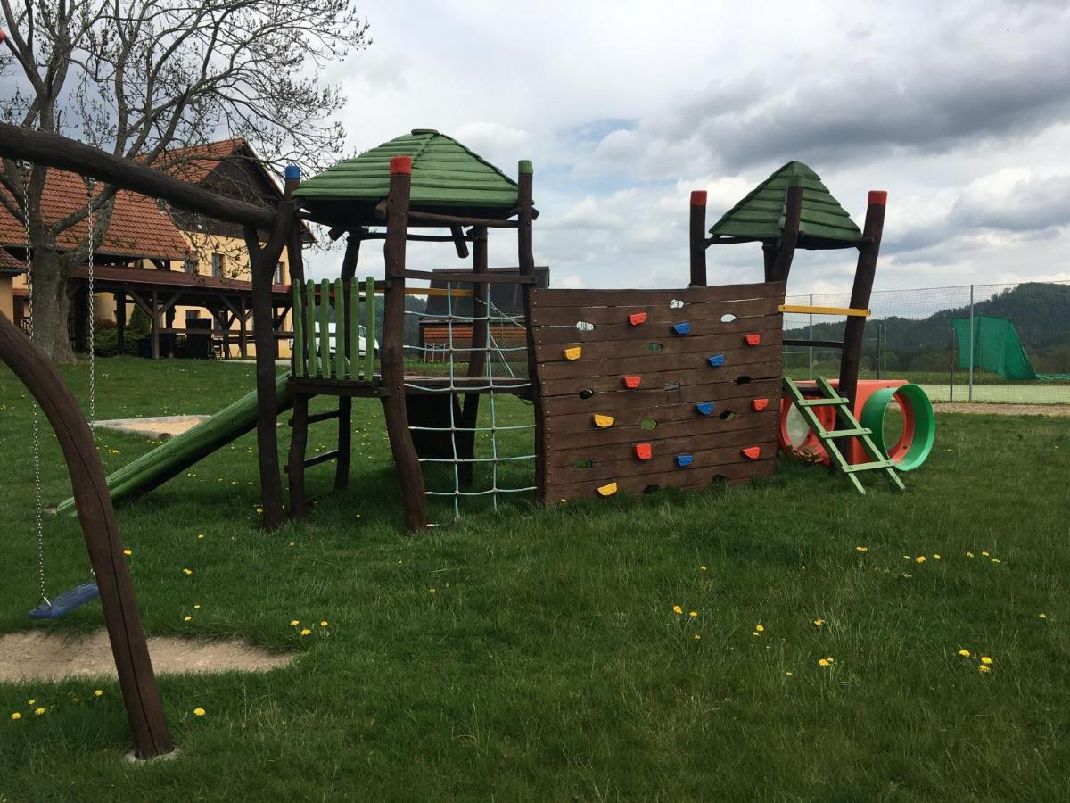 Pension Hofberg Етршиховице Экстерьер фото