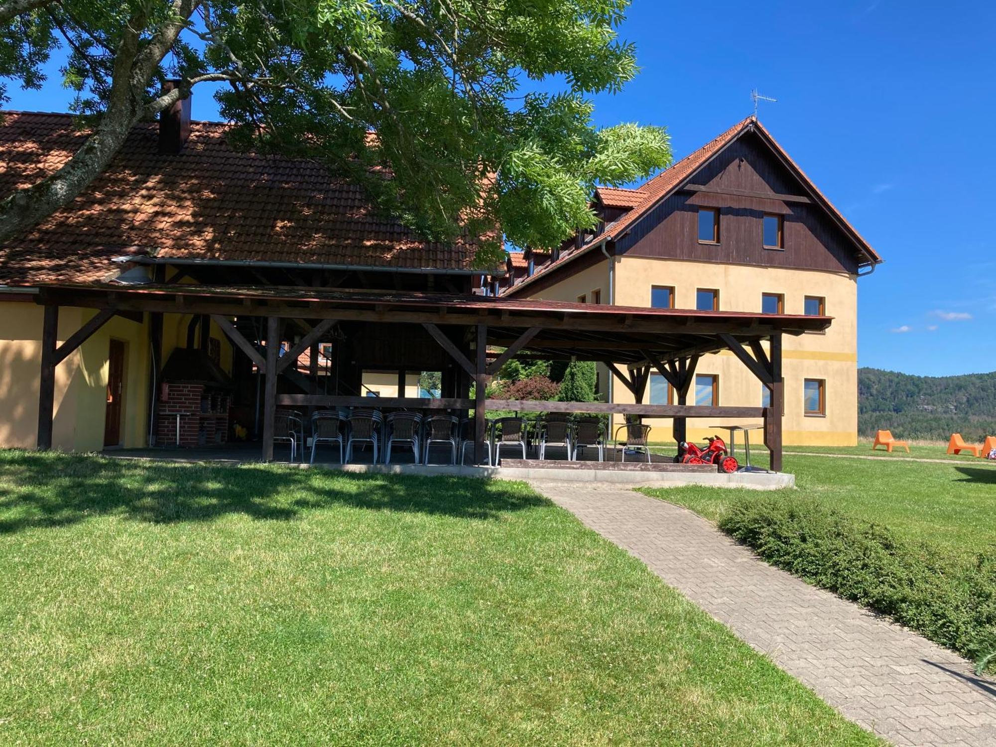 Pension Hofberg Етршиховице Экстерьер фото